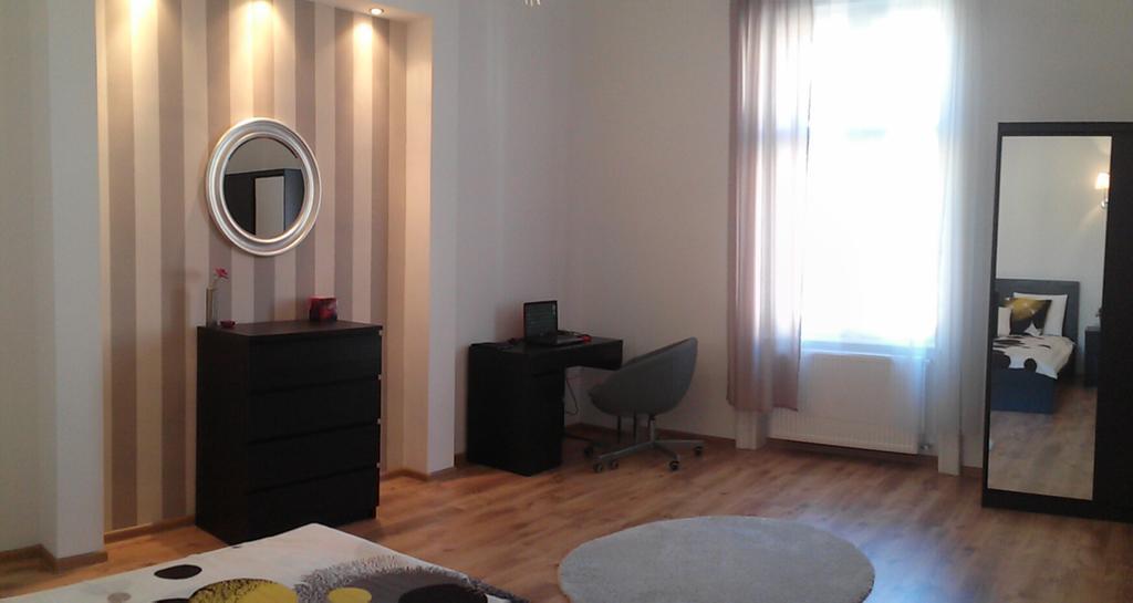 Appartamento Downtown Rising Sun 104 Sq.M Budapest Esterno foto